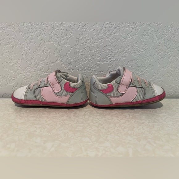 White and Pink Robeez Sneakers 9-12 months - Picture 2 of 7